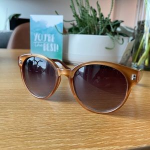 Beautiful AJ Morgan Sunglasses